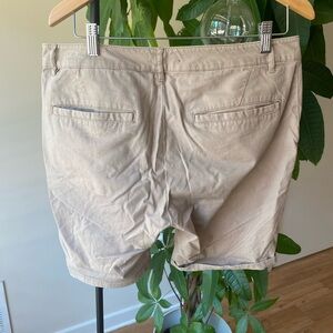 TWO Flat front Chino shorts in Khaki and Navy. Men’s size 32